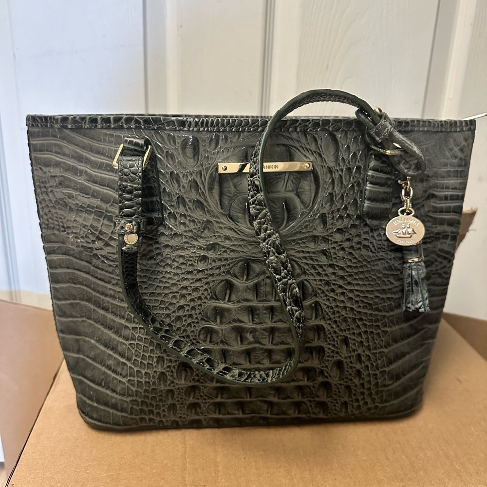 Brahmin purse. In excellent condition.